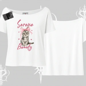 Serene Beauty Kedi Baskılı  Kayık Yaka Tshirt