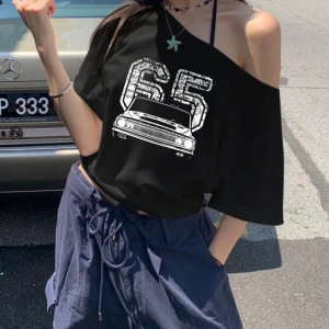 Siyah Kadın Düşük Omuz Kayık Yaka Antika 65 Baskılı