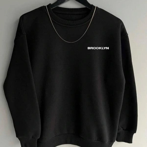 Siyah Oversize Brooklyn Baskılı Pamuklu Kapşonsuz 0 Yaka Unisex Sweatshirt