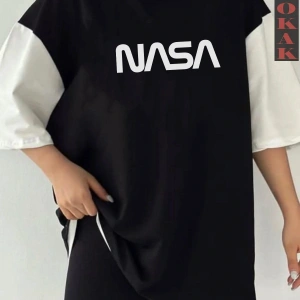 Siyah Oversize Çift Renk NASSA SESİ YAZI  Baskılı Unisex Tshirt