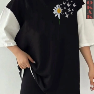 Siyah Oversize Çift Renk PAPATYA YAZI  Baskılı Unisex Tshirt