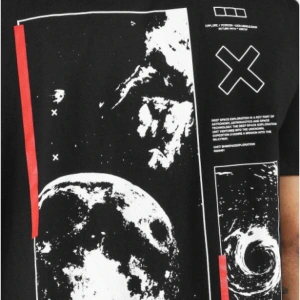 Siyah Uzay Sırt Baskılı Bisiklet Yaka Oversize T-shirt