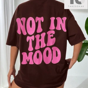 Sloganlı ve Kalp Desenli Düşük Omuzlu Tişört