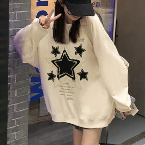 Sloganlı ve Yıldız Desenli Düşük Omuzlu Oversize Sweat Bej