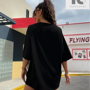 Sokak Görünümü ve Slogan Grafikli Düşük Omuzlu Oversize Tişört