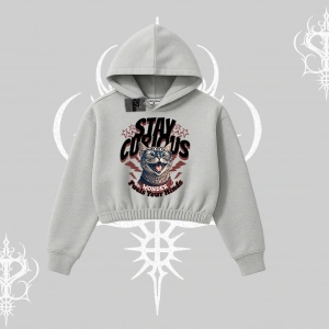 Stay Curious Kedi Baskılı Kapşonlu Crop Sweatshirt