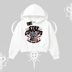 Stay Curious Kedi Baskılı Kapşonlu Crop Sweatshirt