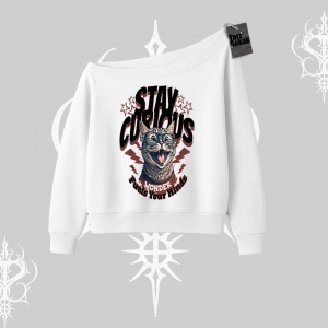 Stay Curious Kedi Baskılı Kayık Yaka Sweatshirt