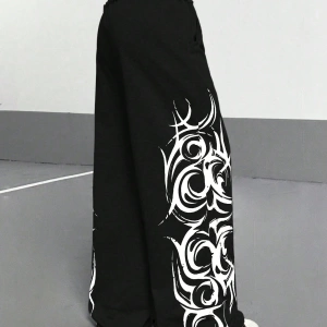 StreetHx Kadın Gri Retro Gotik Graffiti Çiçek Desenli Bol Günlük Düz Paça Eşofman Altı