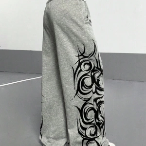 StreetHx Kadın Gri Retro Gotik Graffiti Çiçek Desenli Bol Günlük Düz Paça Eşofman Altı
