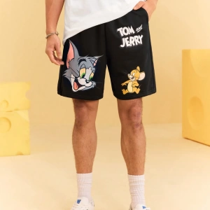 TOM & JERRY X SHEIN Erkek Yazlık Rahat Kedi ve Fare Baskılı Bağcıklı Bel Şortu