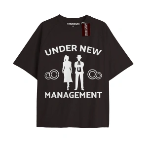 UNDER NEW MANAGEMENT Unisex Oversize Yazılı Tshirt SİYAH