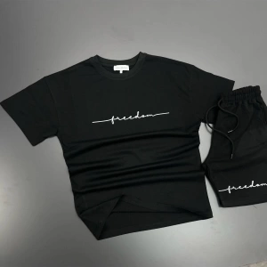 Unisex Freedom Baskılı Spor Eşofman Takımı Siyah T-shirt / Siyah Şort mdl-sportk