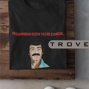 Unısex Kadın Erkek Müslüm Gürses Yıllar Utansın %100 Pamuk Baskılı Siyah Beyaz T-shirt