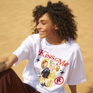 Unisex Kiss Me Tshirt Beyaz