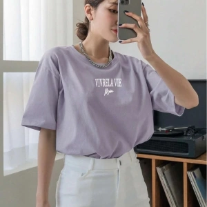 Unisex Lila Vivre La Vie Baskılı Oversize Bisiklet Yaka Penye Tişört