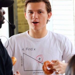 Unisex Marvel Spiderman Tom Holland Find X Tshirt