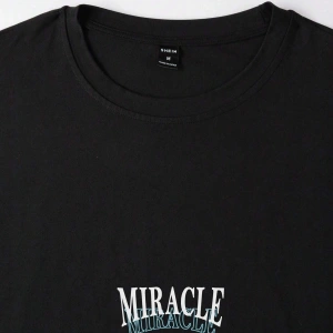 Unisex Oversize Kalıp Kelebek & Harf Grafik Damla Omuz Harajuku Style