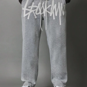 Urban Streetwear Skater Fit Eşofman Altı Graffiti Logo Baskılı, Elastik Bel Jogger Tar