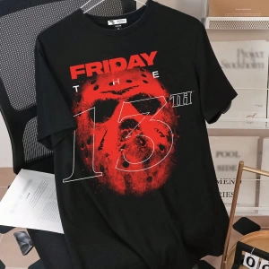 WB Horror X SHEIN Erkek Harf ve Grafik Baskılı Yuvarlak Yaka Kısa Kollu Tişört