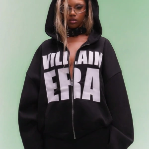 WOMEN Villain Era Tam Fermuarlı Kapşonlu Beyaz Metin Açıklaması Büyük Boy Gotik Altern Model 5207