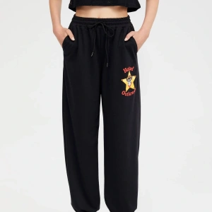 X Outlasted Letter Skull Graphic 4 Mevsim Eşofman