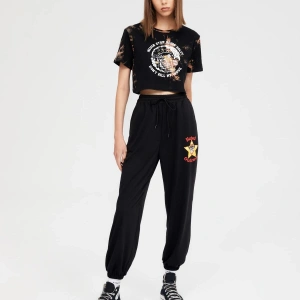 X Outlasted Letter Skull Graphic 4 Mevsim Eşofman