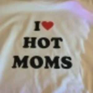 Y2k I Love Hot Moms Yazılı Unisex Tshirt