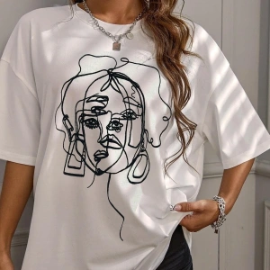 Yasolin----Kadın Beyaz Yüz Baskı Detaylı Oversize T-shirt