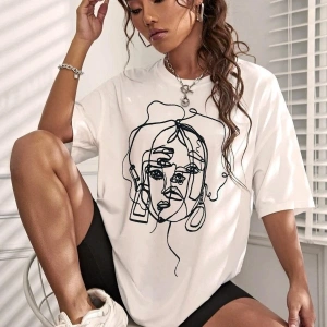 Yasolin----Kadın Yüz Baskı Detaylı Oversize T-shirt
