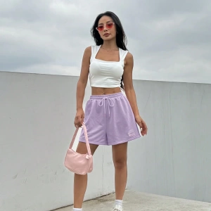 Yazlık Bol Günlük Pembe Bağcıklı Bel Yama Detaylı Spor Şortu