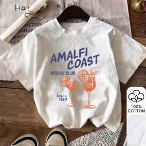 Yazlık Kadın Bol Tişört, AMALFI COAST ve Şarap Kadehi Baskısı, %100 Pamuk, Beyaz Kısa Kollu G