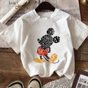 Yazlık Kadın Bol Tişört, Çilek Desenli, Pamuklu, Beyaz Kısa Kollu, Grafik Tişört