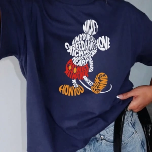 Yazlık Kadın Bol Tişört, Çilek Desenli, Pamuklu, Beyaz Kısa Kollu, Grafik Tişört