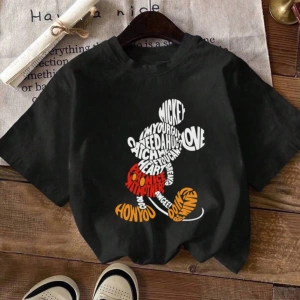 Yazlık Kadın Bol Tişört, Çilek Desenli, Pamuklu, Beyaz Kısa Kollu, Grafik Tişört