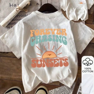 Yazlık Kadın Bol Tişört, FOREVER CHASING SUNSETS Baskılı, %100 Pamuklu Beyaz Kısa Kollu, Graf