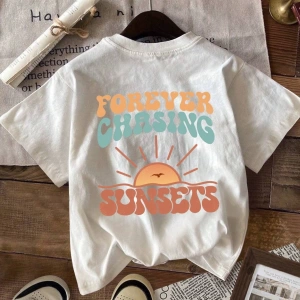 Yazlık Kadın Bol Tişört, FOREVER CHASING SUNSETS Baskılı, %100 Pamuklu Beyaz Kısa Kollu, Graf