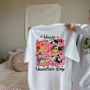 Yazlık Kadın Bol Tişört, Korku Üzerine İnanç ve Pembe Fiyonk Baskı, %100 Pamuk, Beyaz Kısa Ko