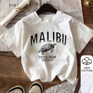 Yazlık Kadın Bol Tişört, MALIBU ve Kaplumbağa Baskılı, %100 Pamuklu Beyaz Kısa Kollu Grafik T