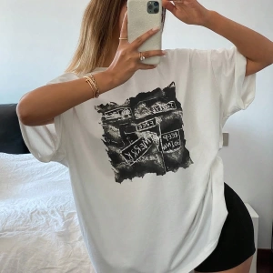 Yazlık Kadın Bol Tişört, STAY SWEET&Çilek Baskılı, %100 Pamuk, Beyaz Kısa Kollu Grafik Tişört