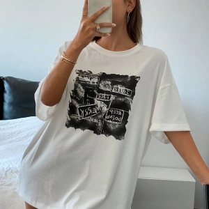 Yazlık Kadın Bol Tişört, STAY SWEET&Çilek Baskılı, %100 Pamuk, Beyaz Kısa Kollu Grafik Tişört
