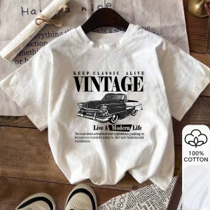Yazlık Kadın Bol Tişört, VINTAGE ve Araba Baskılı, %100 Pamuk, Beyaz Kısa Kollu Grafik Tişört