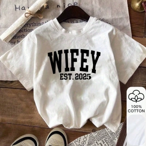 Yazlık Kadın Bol Tişört, WIFET Harfli Baskı, %100 Pamuk Beyaz Kısa Kollu Desenli Kısa Kollu