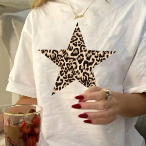 Yıldız Grafikli Yuvarlak Yaka Kısa Kollu Tişört