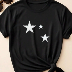 Yıldız Grafikli Yuvarlak Yaka Kısa Kollu Tişört