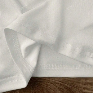 Yıldız Grafikli Yuvarlak Yaka Kısa Kollu Tişört