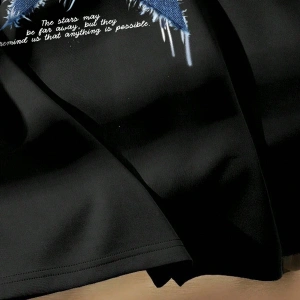 Yıldız Grafikli Yuvarlak Yaka Kısa Kollu Tişört