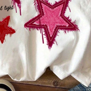 Yıldız Grafikli Yuvarlak Yaka Kısa Kollu Tişört