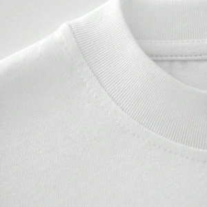 Yıldız Grafikli Yuvarlak Yaka Kısa Kollu Tişört