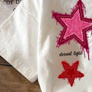 Yıldız Grafikli Yuvarlak Yaka Kısa Kollu Tişört